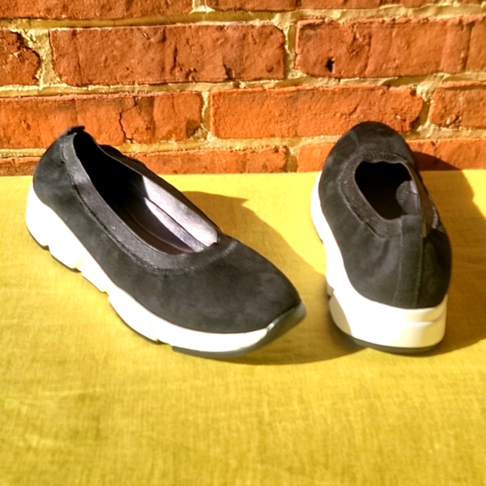 Johnston & Murphy Women's Suede Slip-on Cushion-sole Flats Shoes, SZ 10M